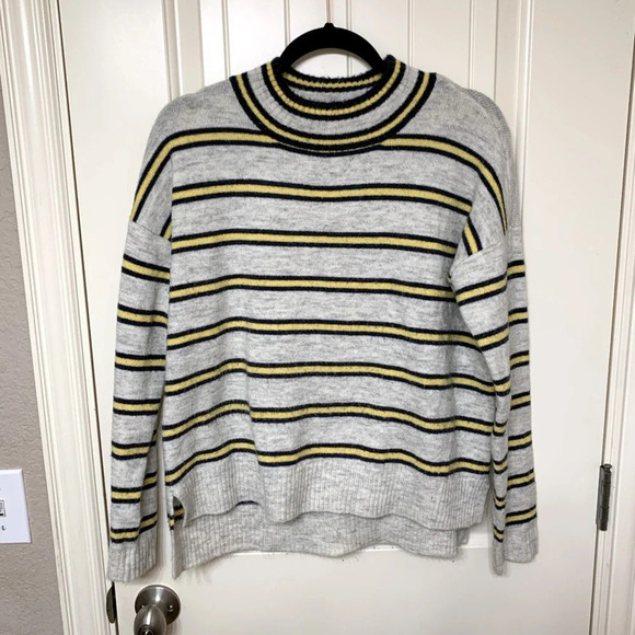 Romeo & Juliet Couture Sweaters - Romeo + Juliet Couture Striped Sweater